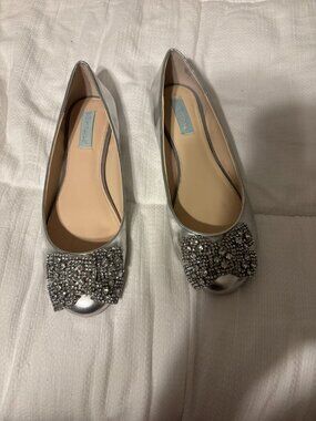 Betsey Johnson Silver Shoe with Rhinestone Bow size 10 B